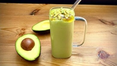 سموثي حليب اللوز والفستق