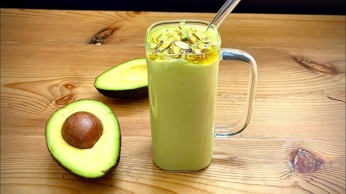 سموثي حليب اللوز والفستق