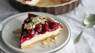 بار التشيز كيك بالكرز واللوز