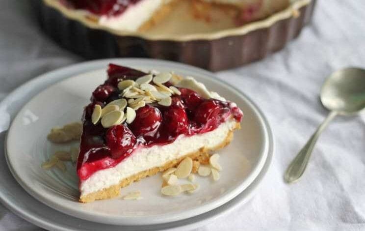 بار التشيز كيك بالكرز واللوز