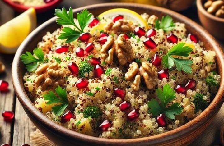 سلطة الكينوا بالرمان والجوز