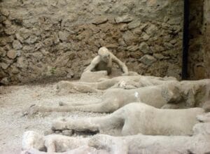 بومبي جمدها الزمن