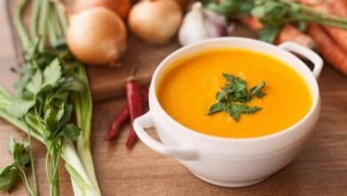 شوربة العدس الأصفر بالخضار