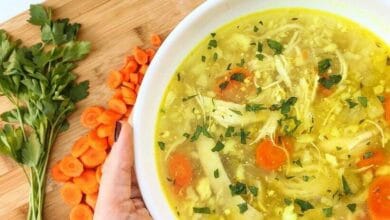 حساء دجاج الكركم الآسيوي