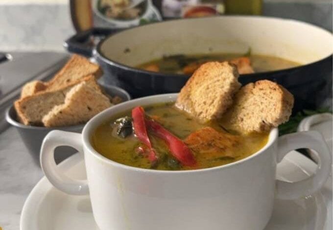 حساء السالمون التايلندي