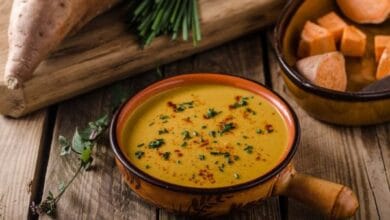 حساء البطاطا الحلوة والسبانخ