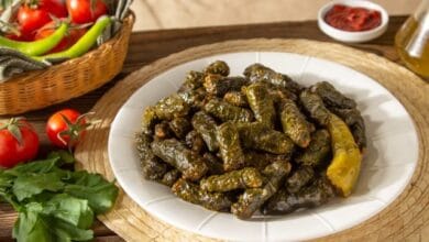 ورق السلق بالزيت والخضار