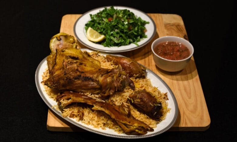 الحنيذ السعودي باللحم