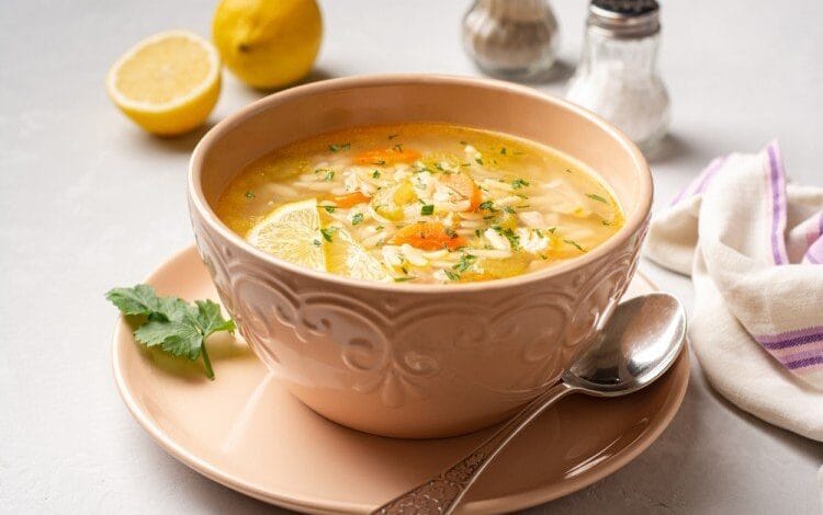 شوربة لسان العصفور والخضار