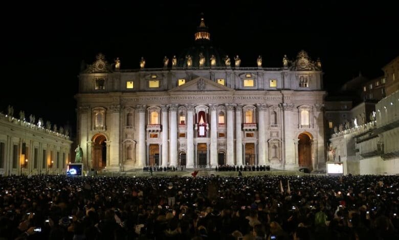 ماذا يحدث عندما يموت بابا الكنيسة الكاثوليكية؟