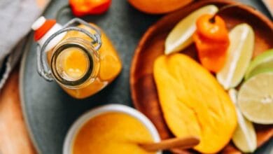 صوص المانجو بالهابانيرو والعسل