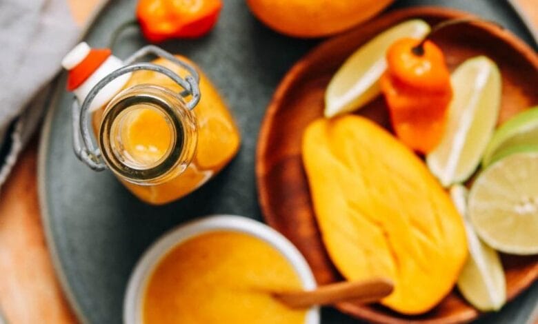 صوص المانجو بالهابانيرو والعسل