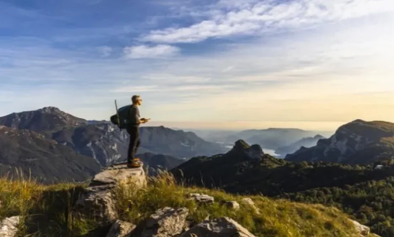 هل تعلم أن الوقت يمر أسرع فوق الجبال؟! كيف تؤثر الجاذبية على الزمن نفسه!