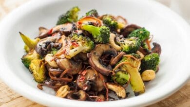 طبق الخضرا الآسيوي بالصويا والسمسم