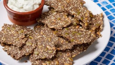 سناكس البذور الصحية مع صوص التومية