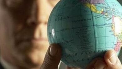 ما الفرق بين الانظمة السياسية؟ دليلك لفهم الديمقراطية والديكتاتورية والأنظمة المختلطة