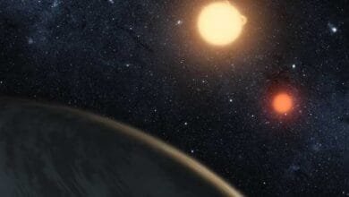 الأرض لديها "6 أقمار"