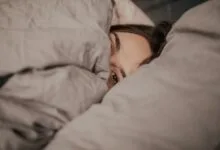 النوم ليس كافيًا اكتشف لماذا تستيقظ مرهقًا كل صباح!