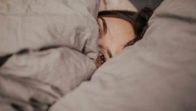 النوم ليس كافيًا اكتشف لماذا تستيقظ مرهقًا كل صباح!
