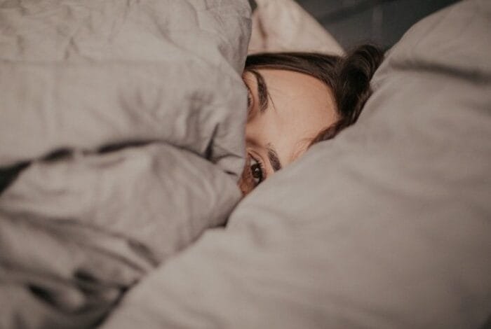 النوم ليس كافيًا اكتشف لماذا تستيقظ مرهقًا كل صباح!