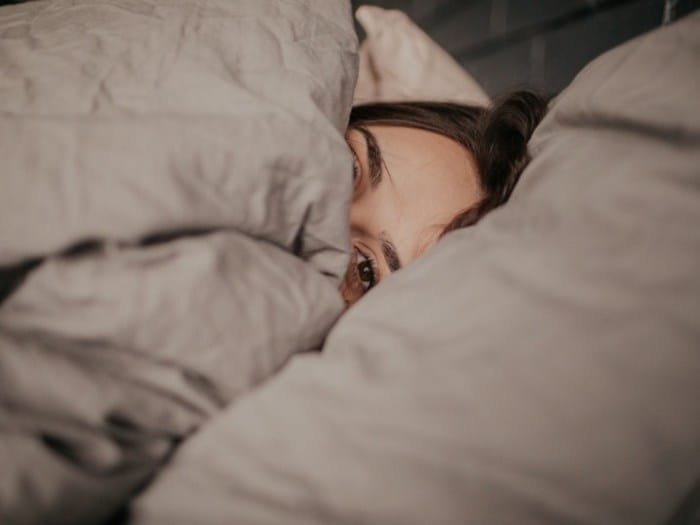 النوم ليس كافيًا اكتشف لماذا تستيقظ مرهقًا كل صباح!