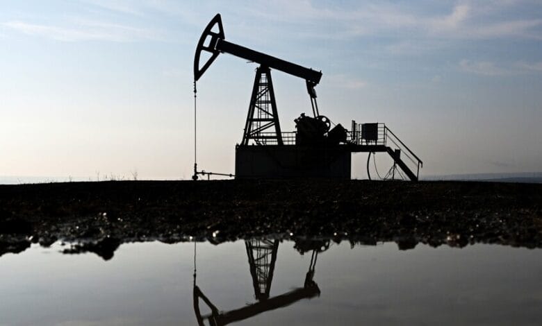 النفط بكفيكم