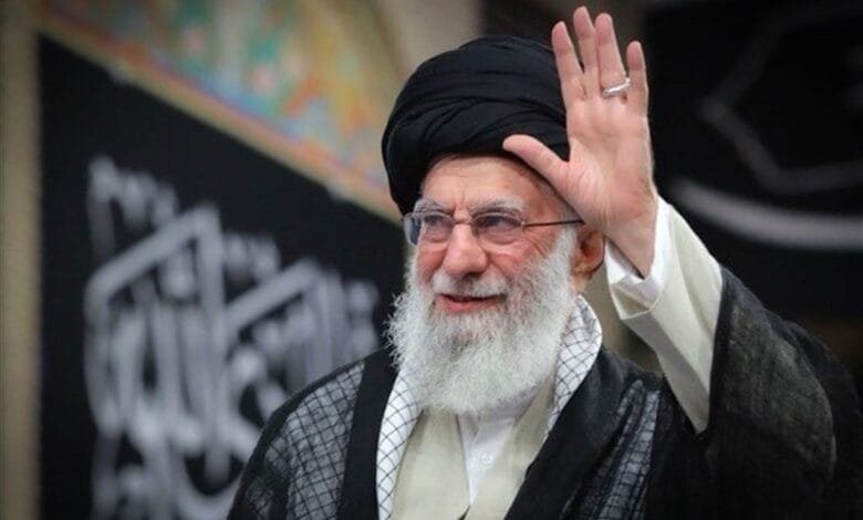 الخامنئي بكفيكم