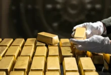 الذهب بكفيكم