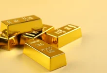 الذهب بكفيكم